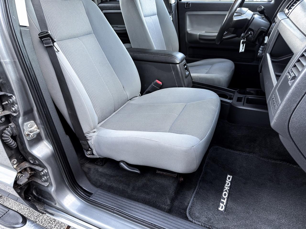 2011 Dodge Dakota SXT CREW CAB 4X4 V6 Photo