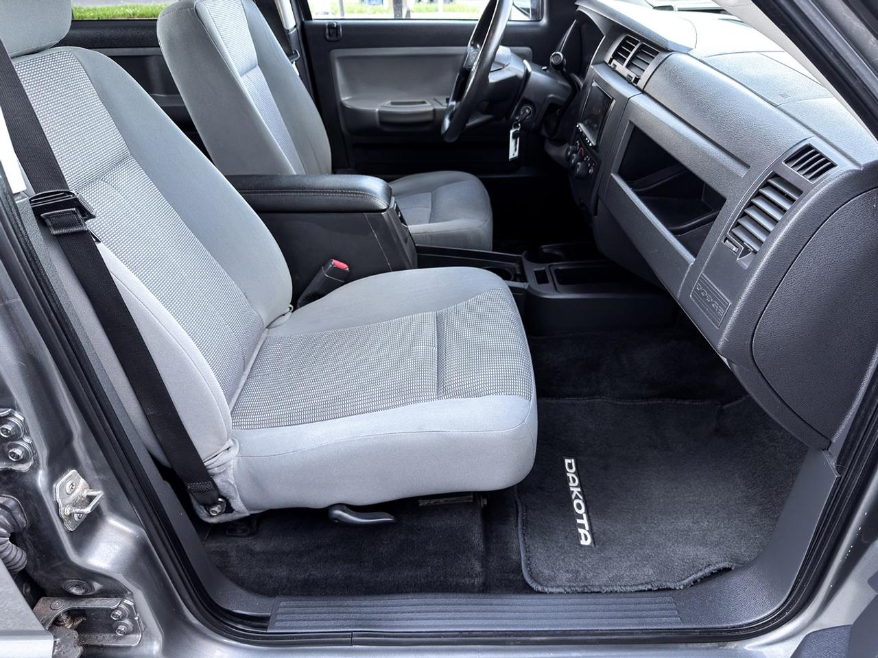 2011 Dodge Dakota SXT CREW CAB 4X4 V6 Photo