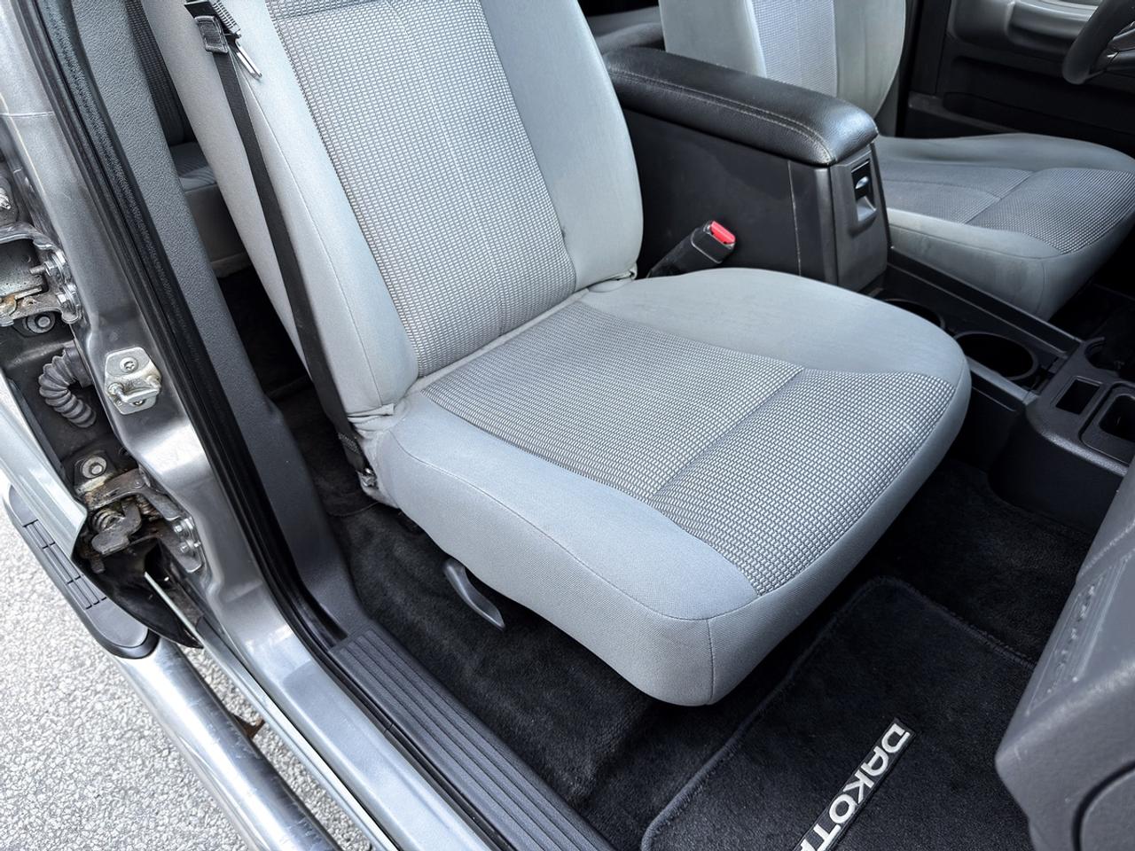 2011 Dodge Dakota SXT CREW CAB 4X4 V6 Photo