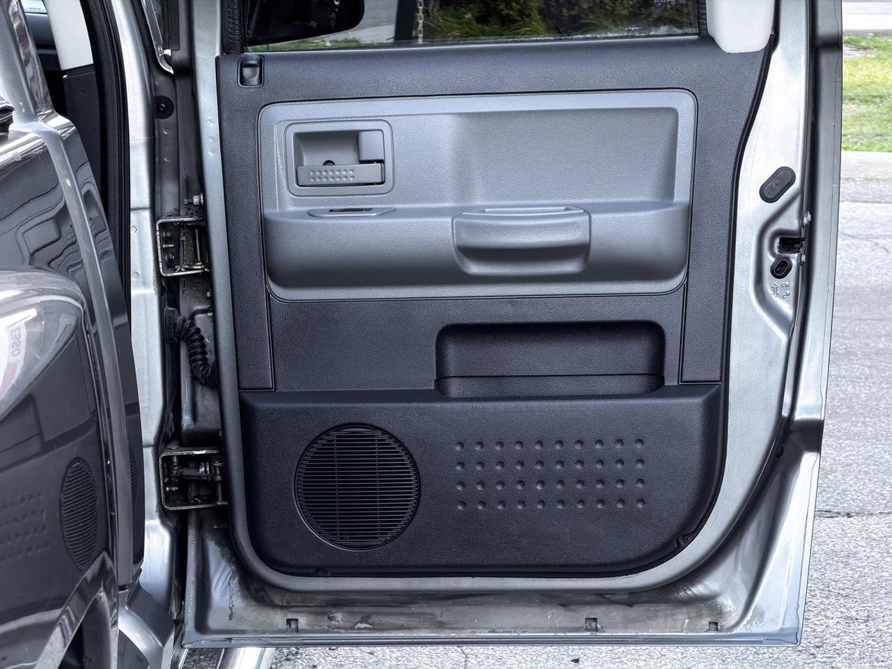 2011 Dodge Dakota SXT CREW CAB 4X4 V6 Photo