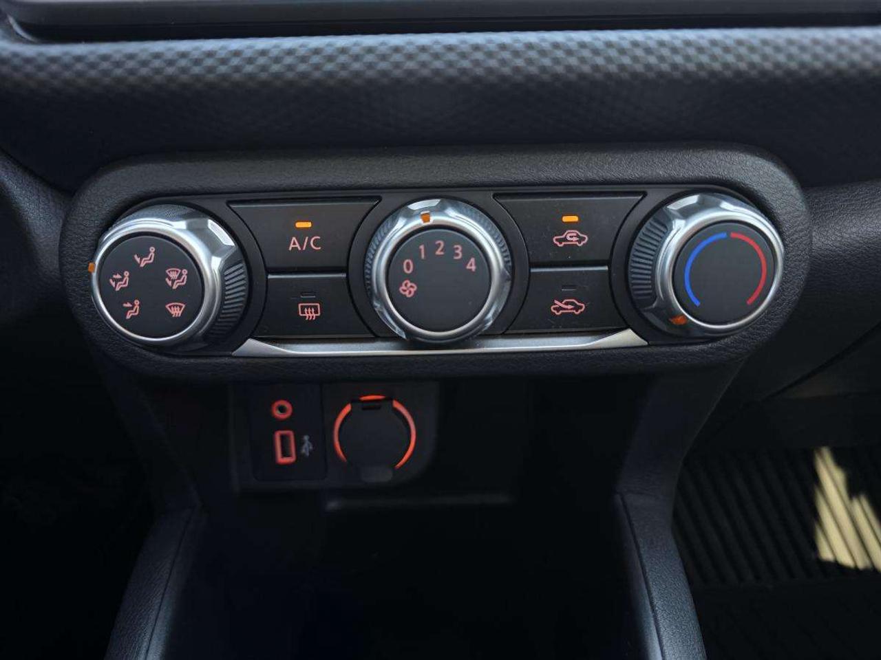 2024 Nissan Kicks LOW KM 1 OWNER CLEANC ARFAX Photo