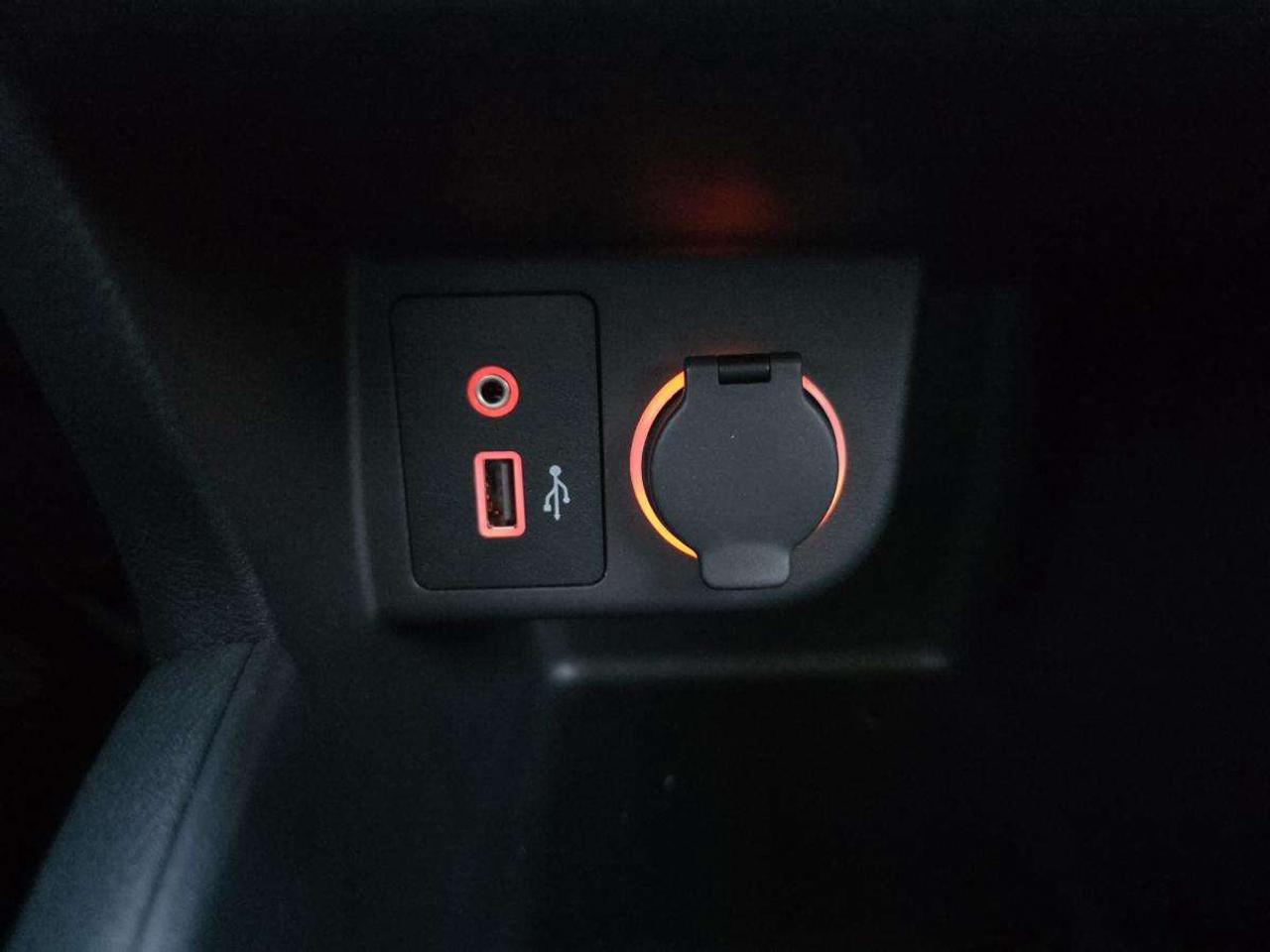 2024 Nissan Kicks LOW KM 1 OWNER CLEANC ARFAX Photo