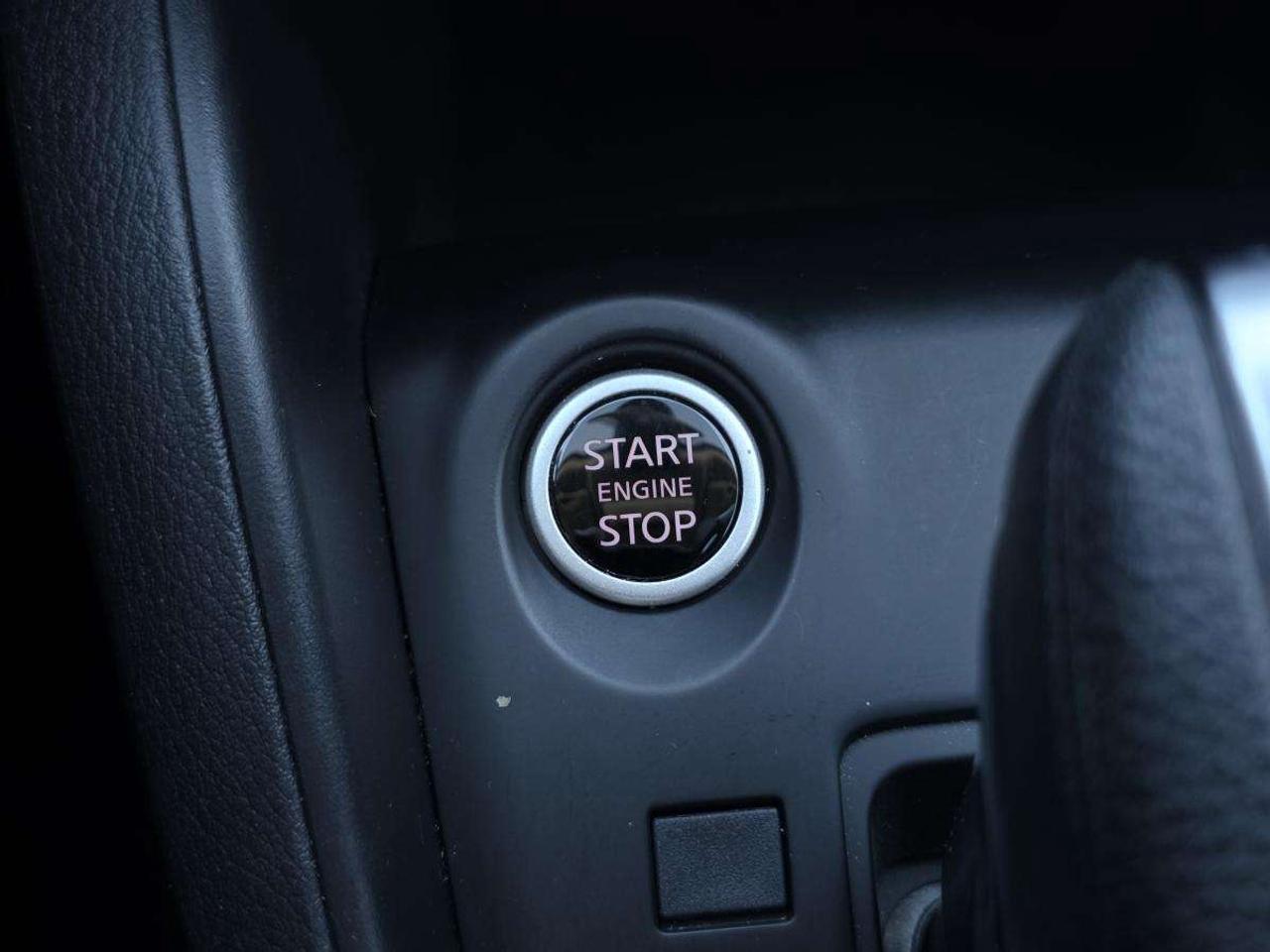 2024 Nissan Kicks LOW KM 1 OWNER CLEANC ARFAX Photo
