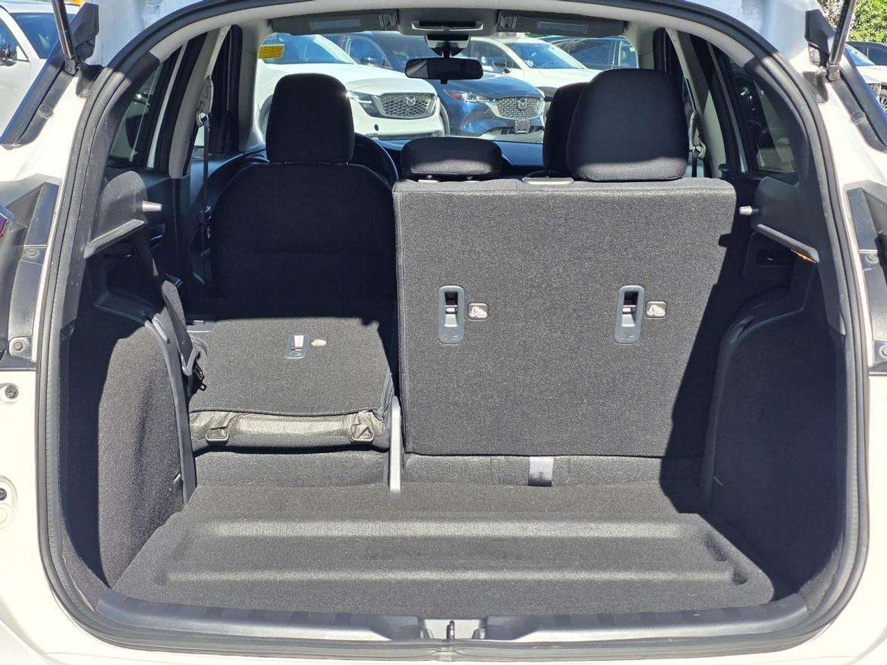 2024 Nissan Kicks LOW KM 1 OWNER CLEANC ARFAX Photo