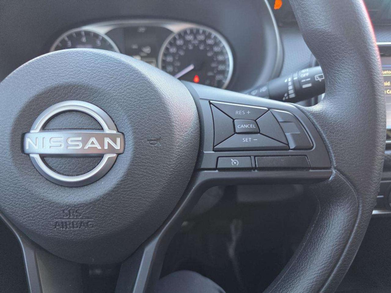 2024 Nissan Kicks LOW KM 1 OWNER CLEANC ARFAX Photo