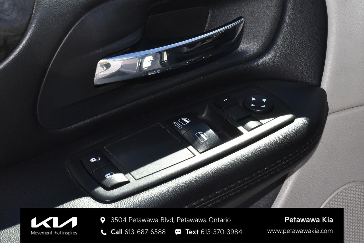 2018 Dodge Grand Caravan CVP/SXT Passenger Van Photo