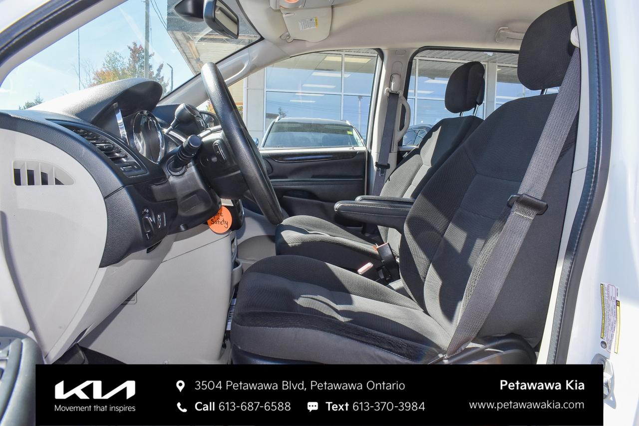 2018 Dodge Grand Caravan CVP/SXT Passenger Van Photo