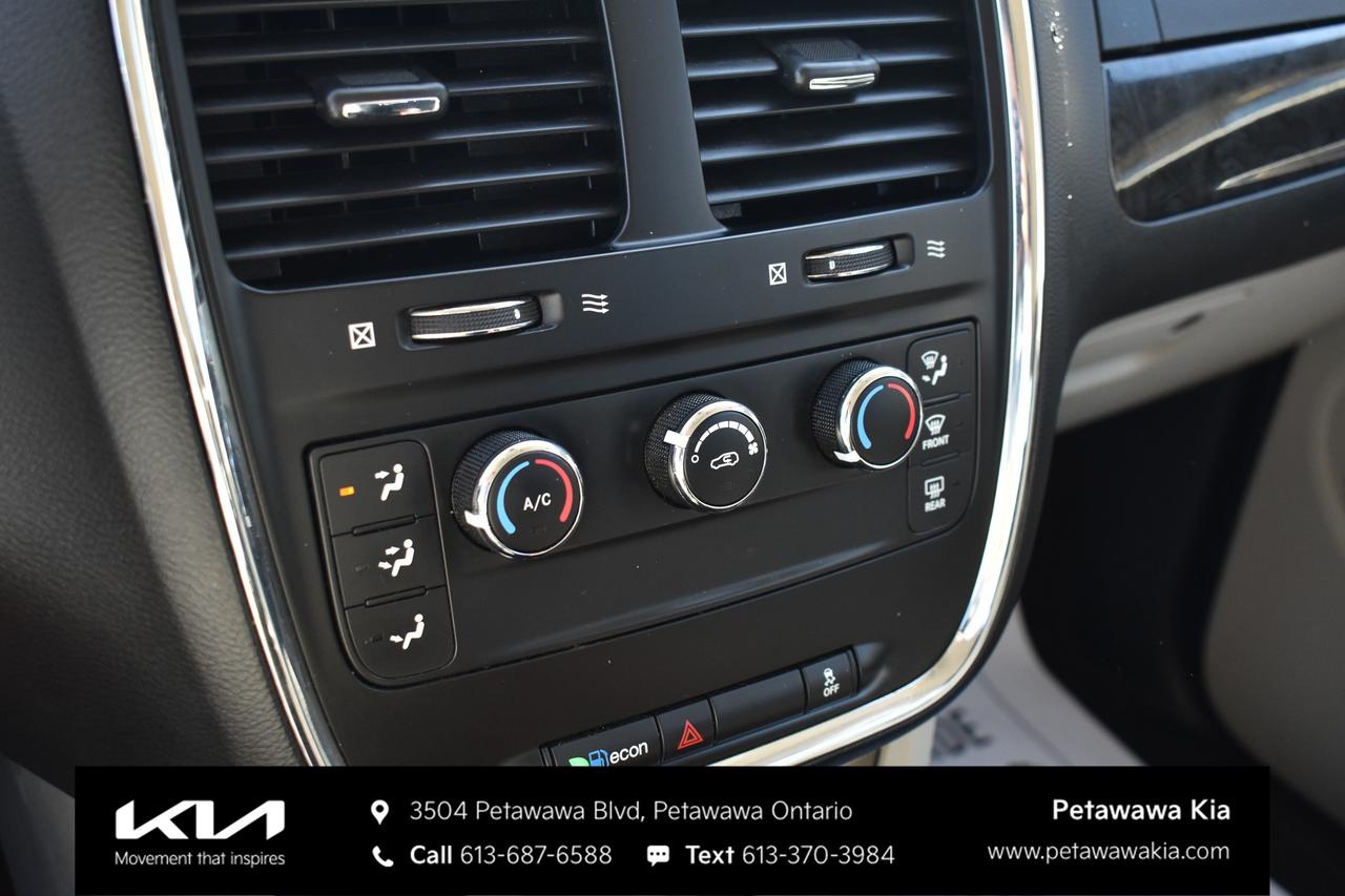2018 Dodge Grand Caravan CVP/SXT Passenger Van Photo