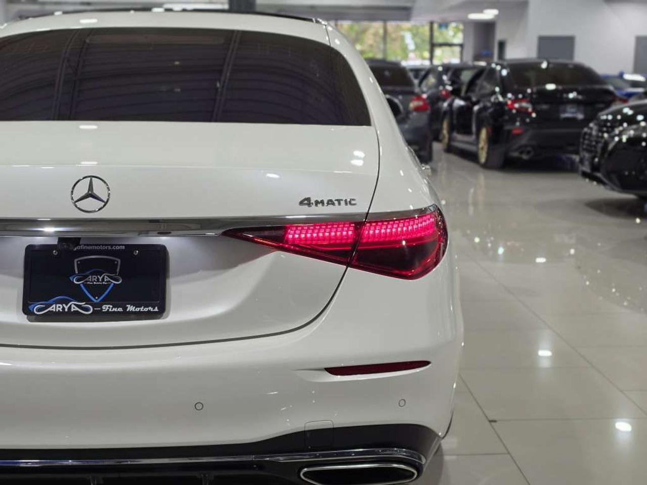 2021 Mercedes-Benz S-Class S 500 4MATIC AMG PKG MHEV Rear-Axle Steering NO ACCIDENT LOW KM CARBON FIBER TRIM DIAMOND STICH LEATHER INTERIOR Photo