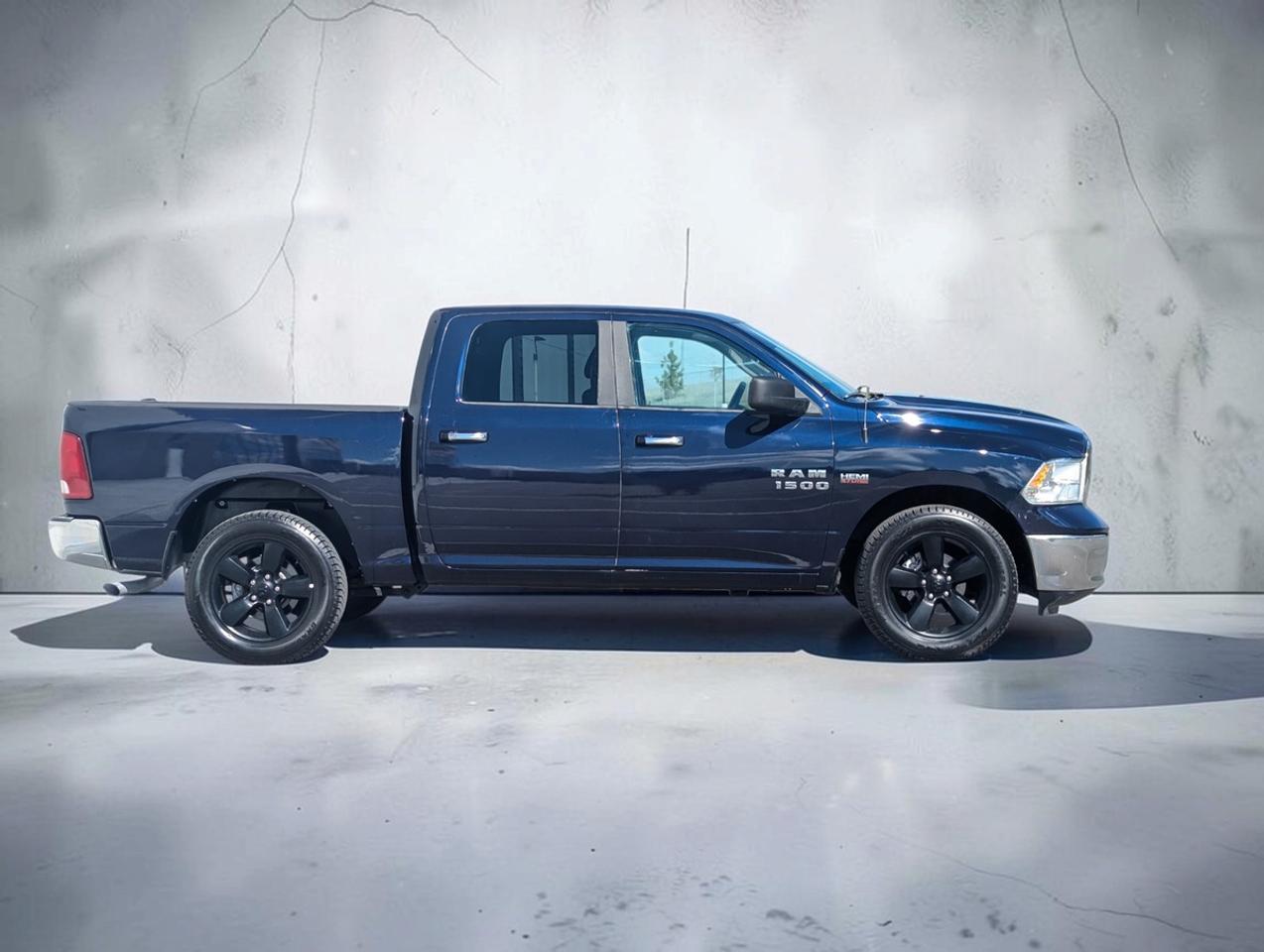 2016 RAM 1500 SLT/5.7 V8/CrewCab/HEMI/4WD Photo