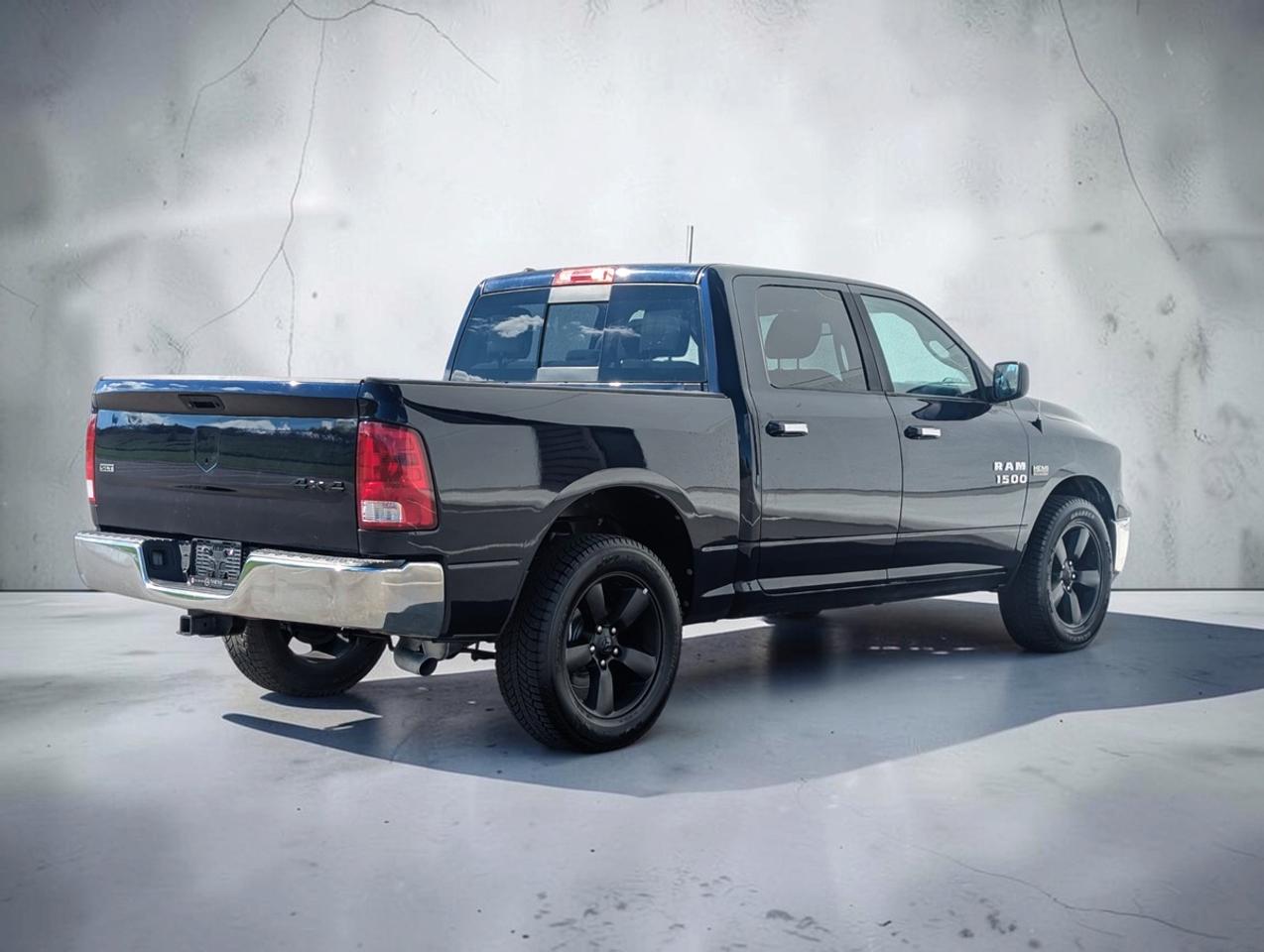 2016 RAM 1500 SLT/5.7 V8/CrewCab/HEMI/4WD Photo