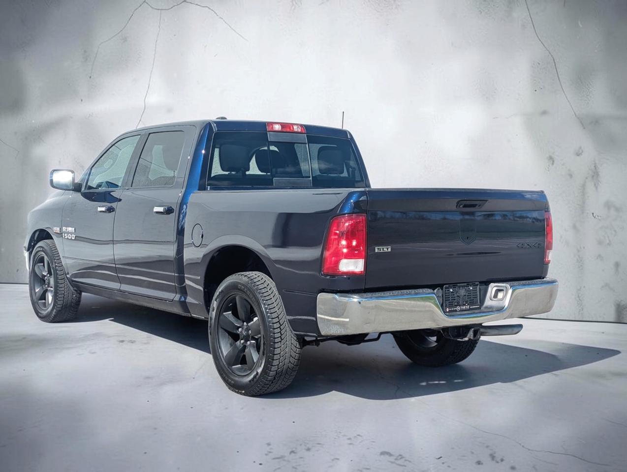 2016 RAM 1500 SLT/5.7 V8/CrewCab/HEMI/4WD Photo