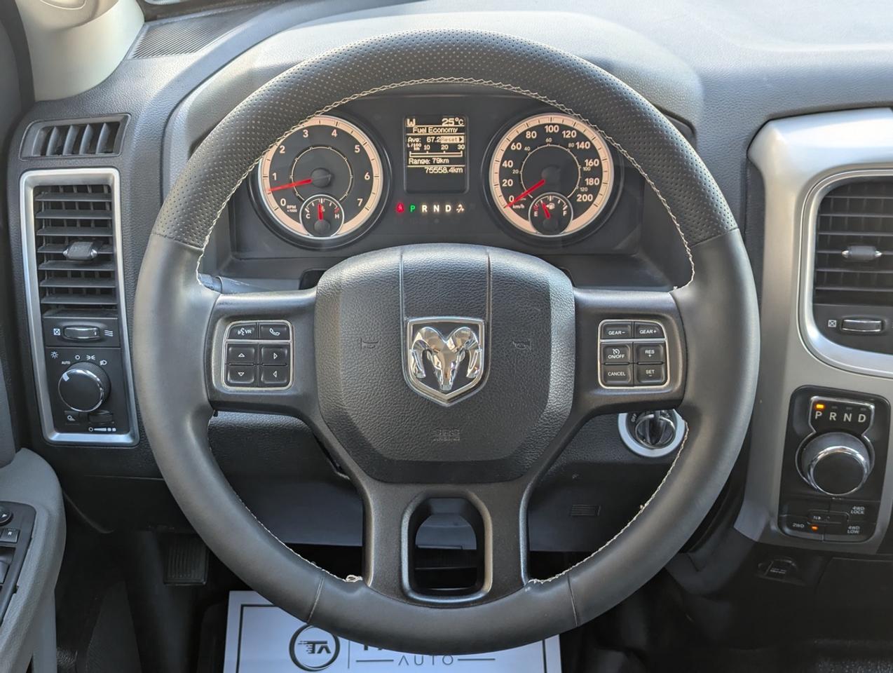 2016 RAM 1500 SLT/5.7 V8/CrewCab/HEMI/4WD Photo