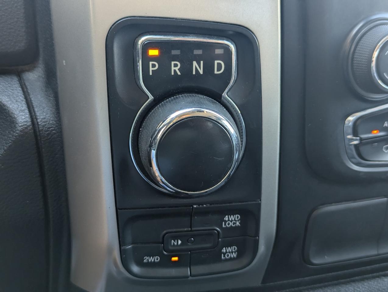 2016 RAM 1500 SLT/5.7 V8/CrewCab/HEMI/4WD Photo