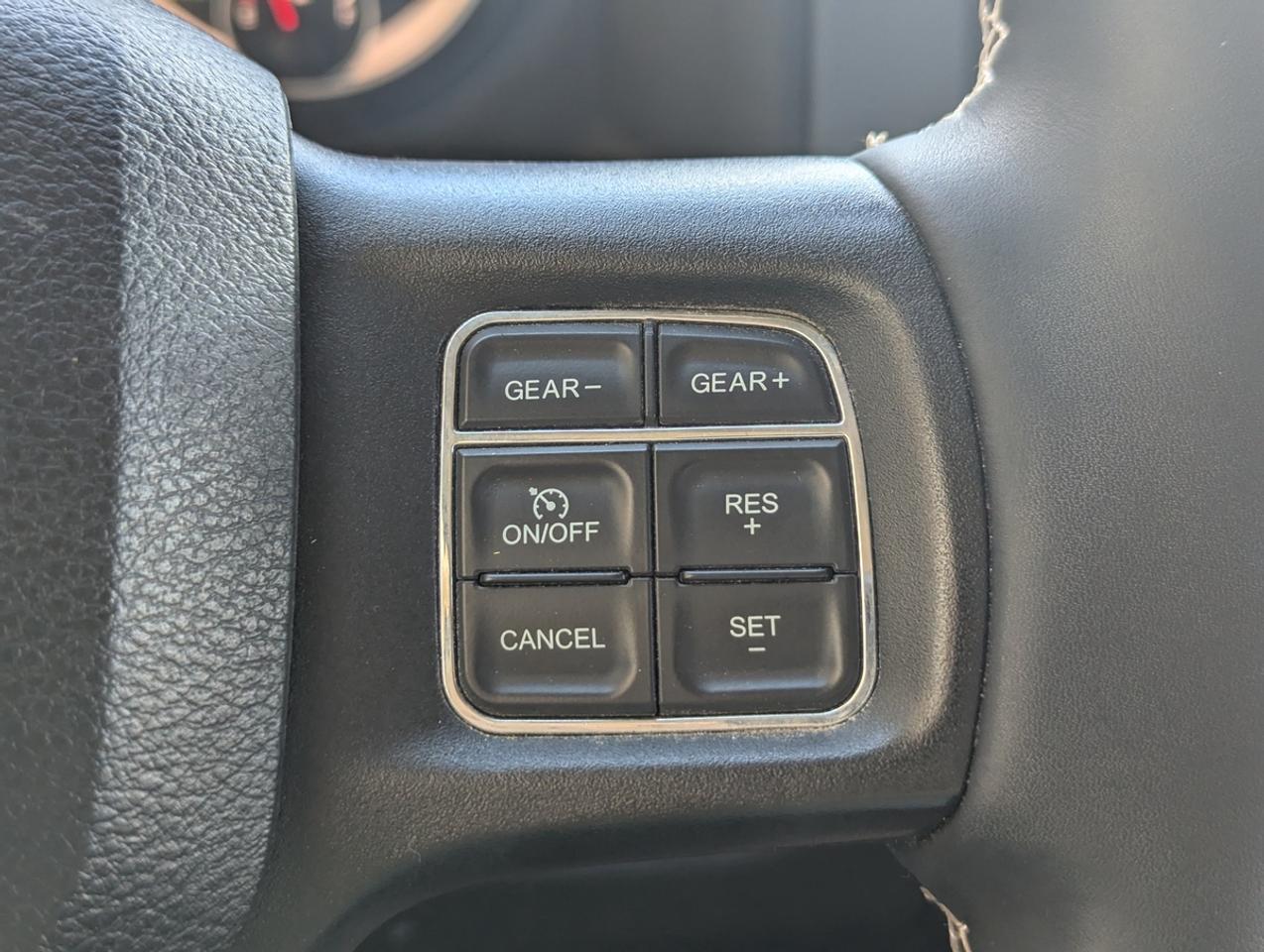 2016 RAM 1500 SLT/5.7 V8/CrewCab/HEMI/4WD Photo