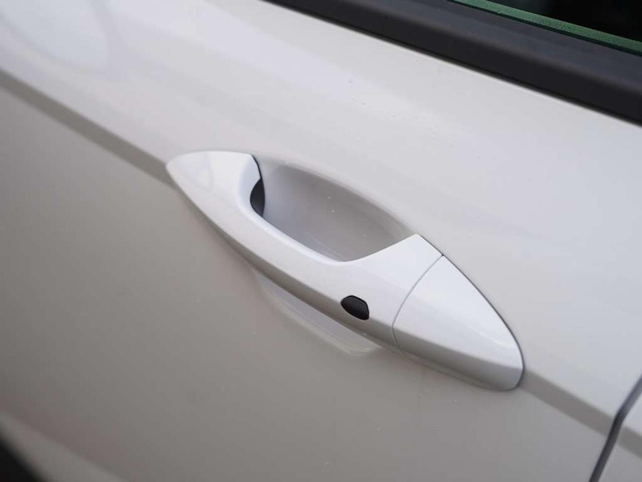 2026 Hyundai KONA Preferred AWD Lane Departure Front Collision Mitigation Remote Start BSM. Photo