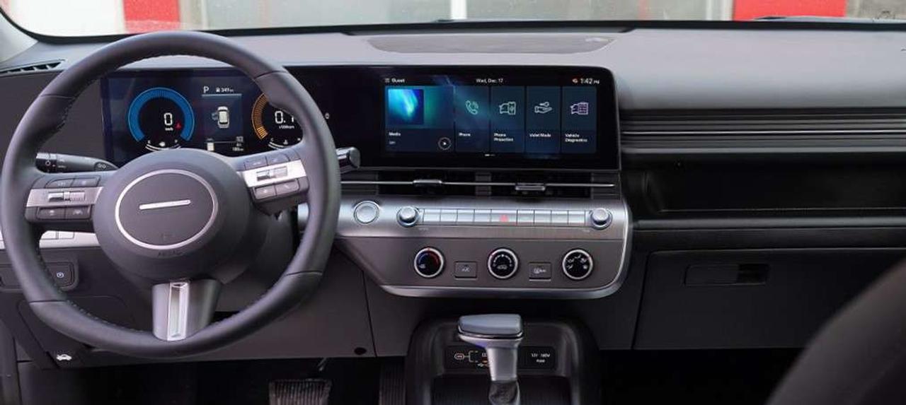 2026 Hyundai KONA Preferred AWD Lane Departure Front Collision Mitigation Remote Start BSM. Photo
