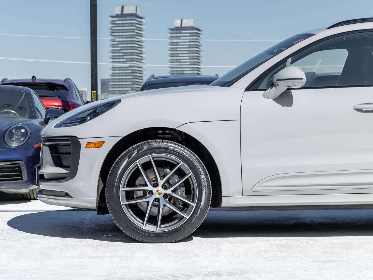 2023 Porsche Macan Chalk Colour   20" Wheels   Adaptive Cruise Photo