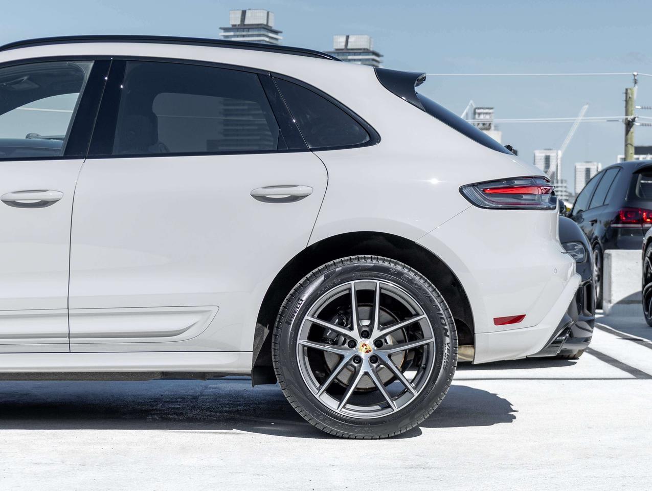 2023 Porsche Macan Chalk Colour   20" Wheels   Adaptive Cruise Photo