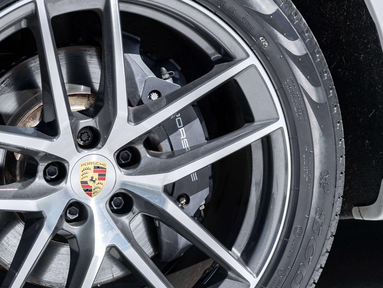 2023 Porsche Macan Chalk Colour   20" Wheels   Adaptive Cruise Photo