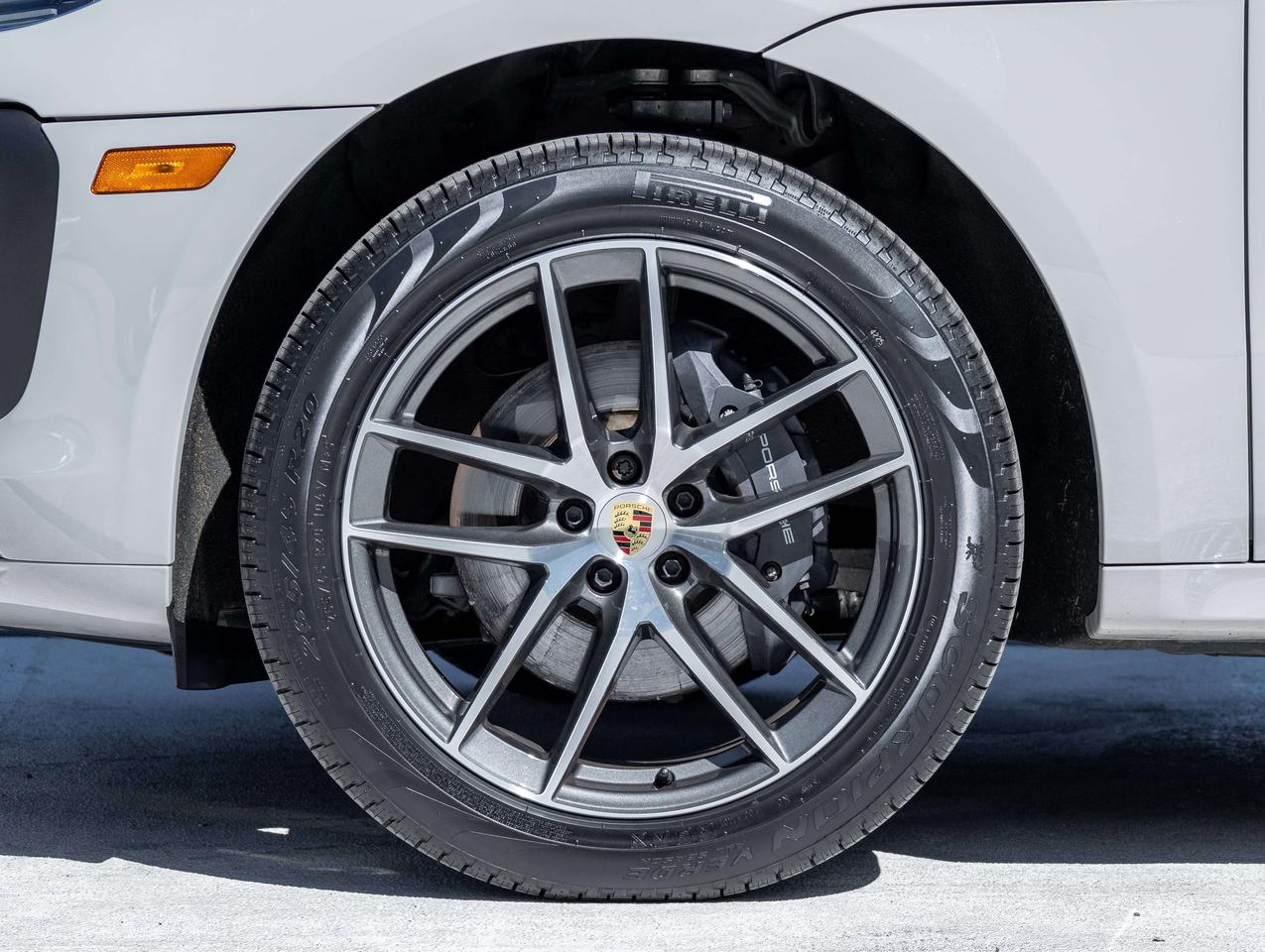 2023 Porsche Macan Chalk Colour   20" Wheels   Adaptive Cruise Photo