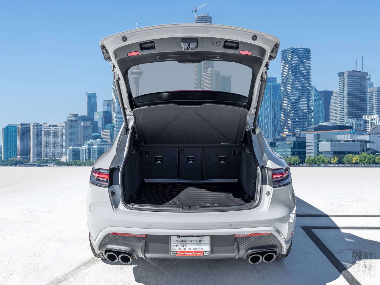 2023 Porsche Macan Chalk Colour   20" Wheels   Adaptive Cruise Photo
