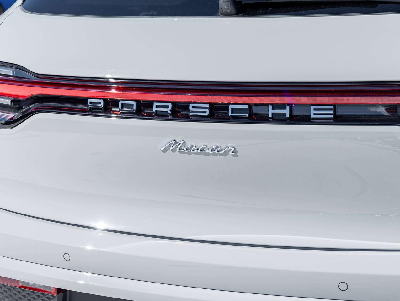 2023 Porsche Macan Chalk Colour   20" Wheels   Adaptive Cruise Photo