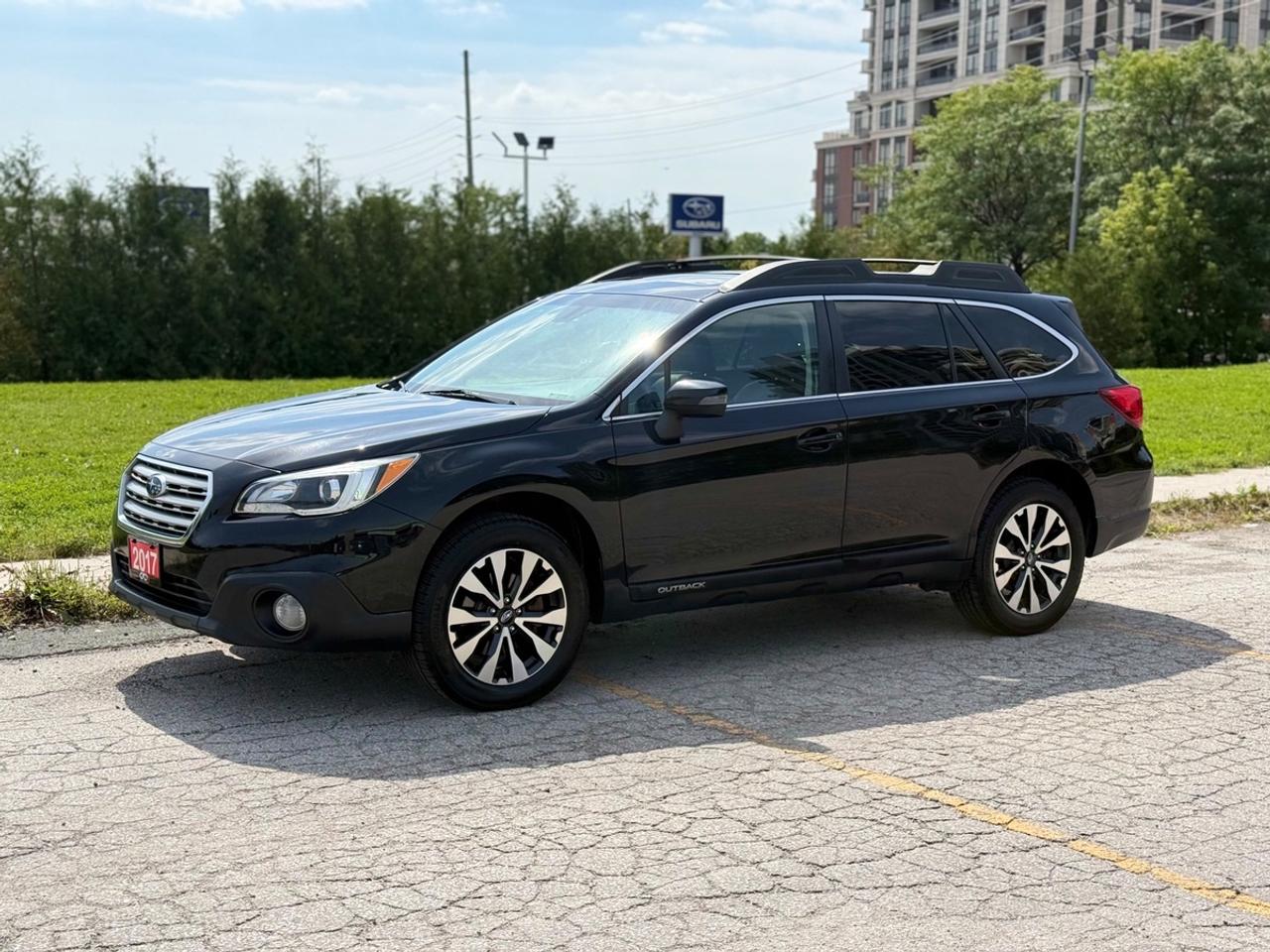 2017 Subaru Outback Limited w/Tech Pkg Photo3