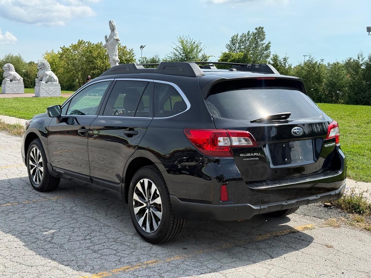 2017 Subaru Outback Limited w/Tech Pkg Photo