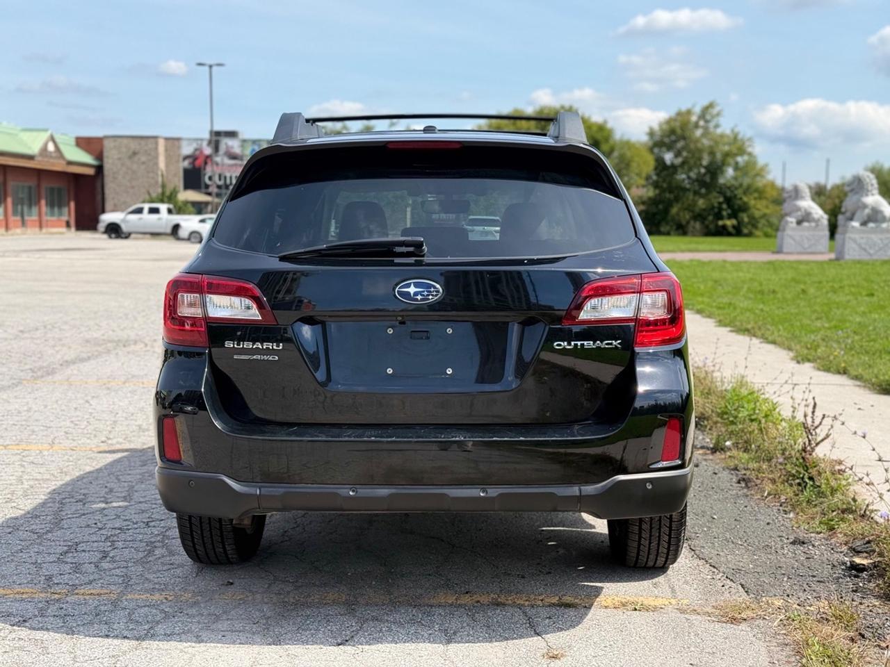 2017 Subaru Outback Limited w/Tech Pkg Photo
