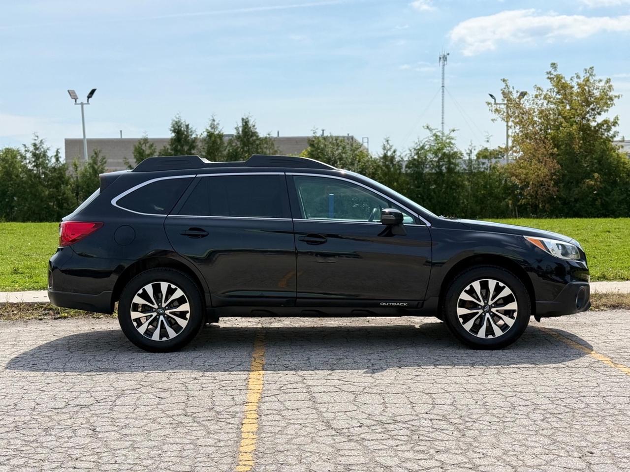 2017 Subaru Outback Limited w/Tech Pkg Photo