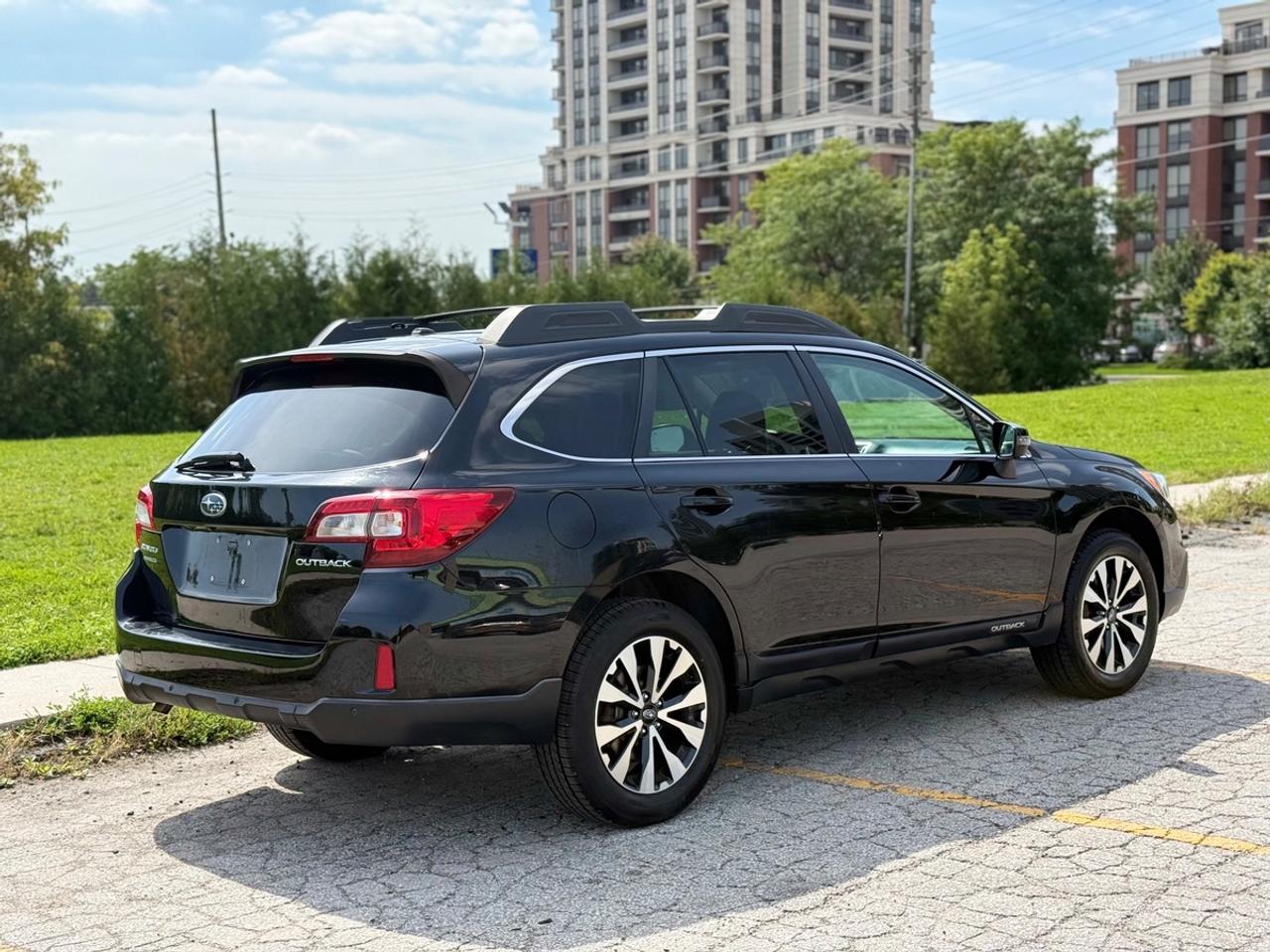 2017 Subaru Outback Limited w/Tech Pkg Photo