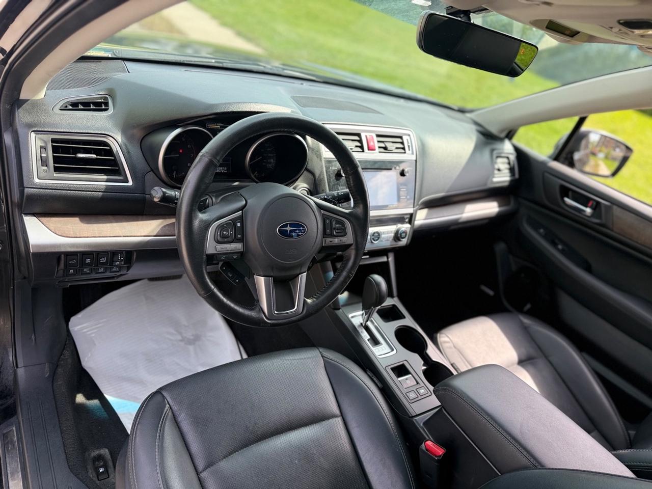 2017 Subaru Outback Limited w/Tech Pkg Photo