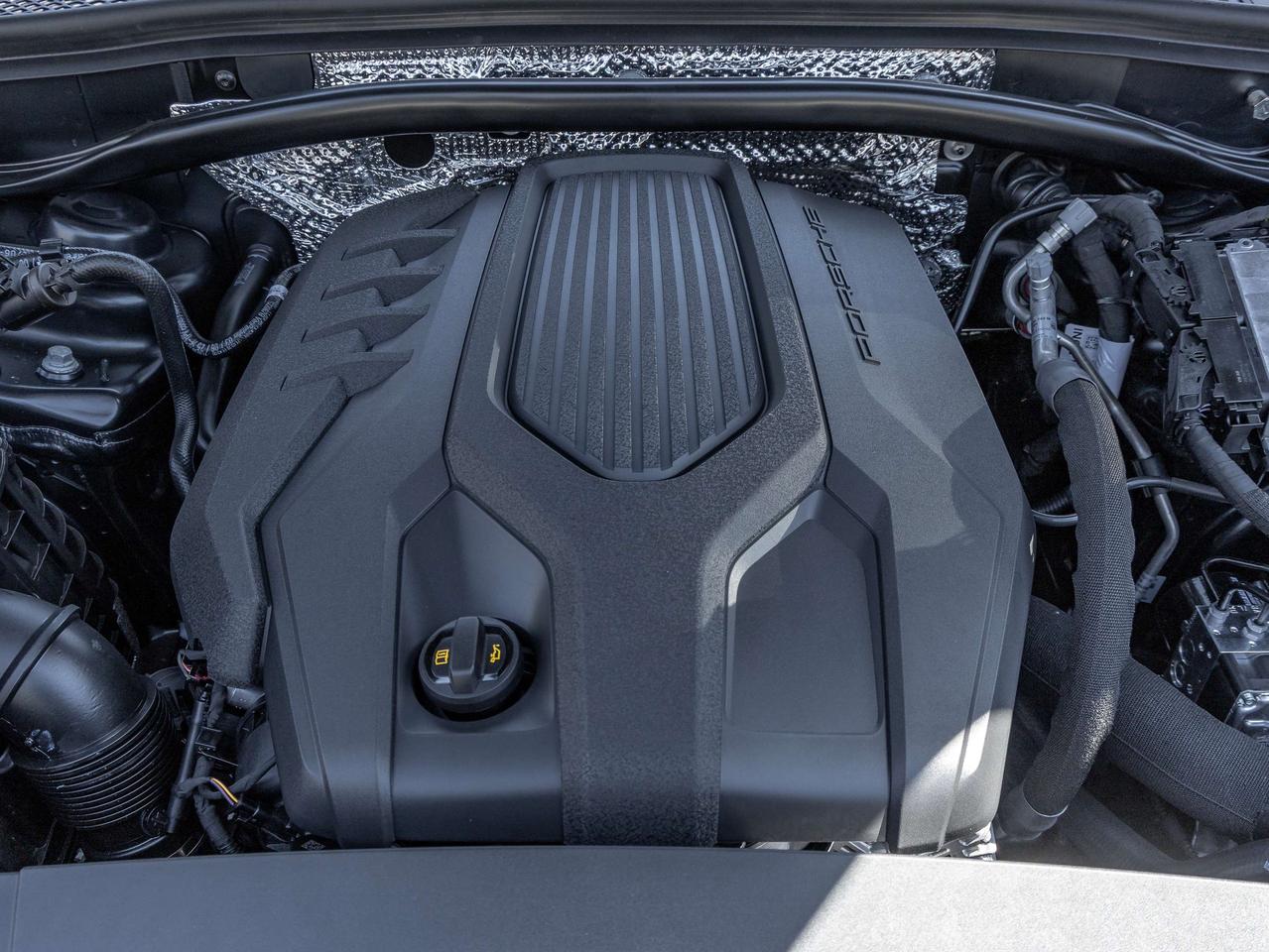 2025 Porsche Macan Includes 2yr Porsche Certified Warranty Photo