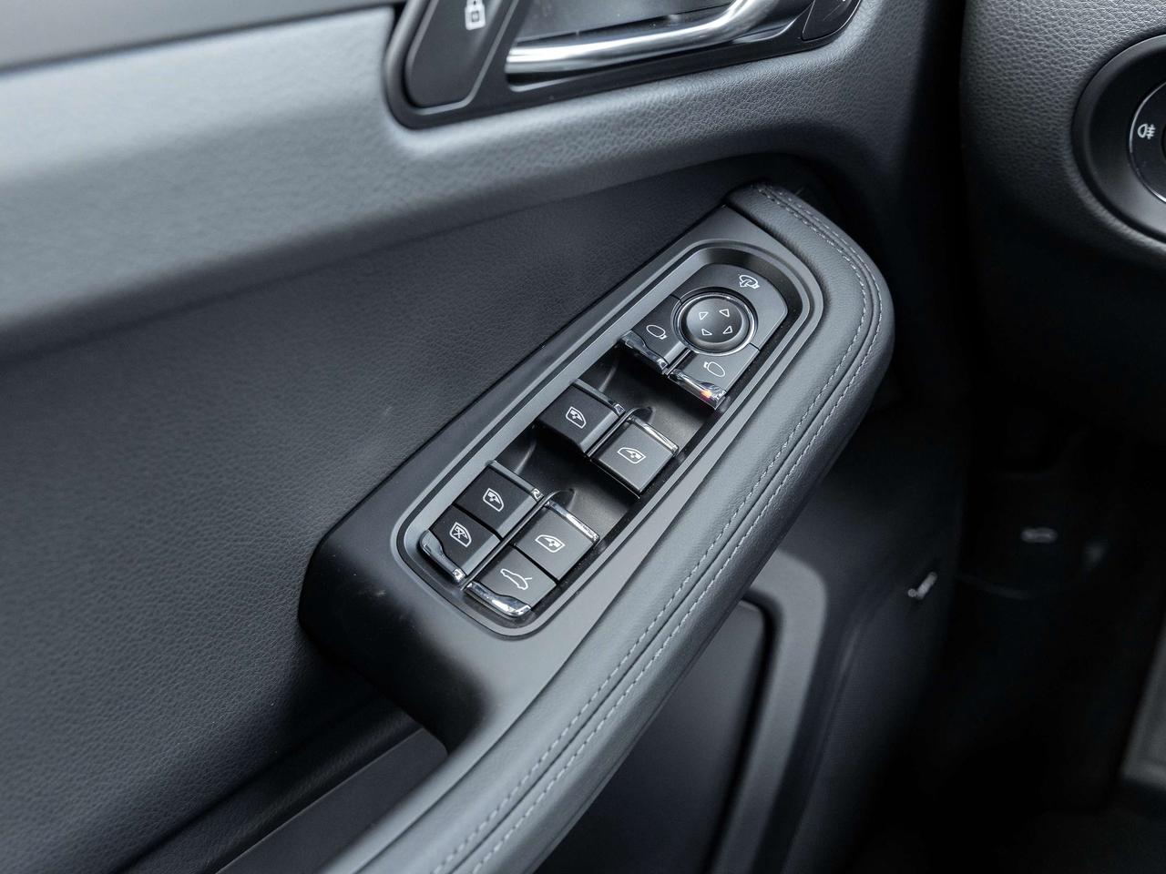 2025 Porsche Macan Includes 2yr Porsche Certified Warranty Photo