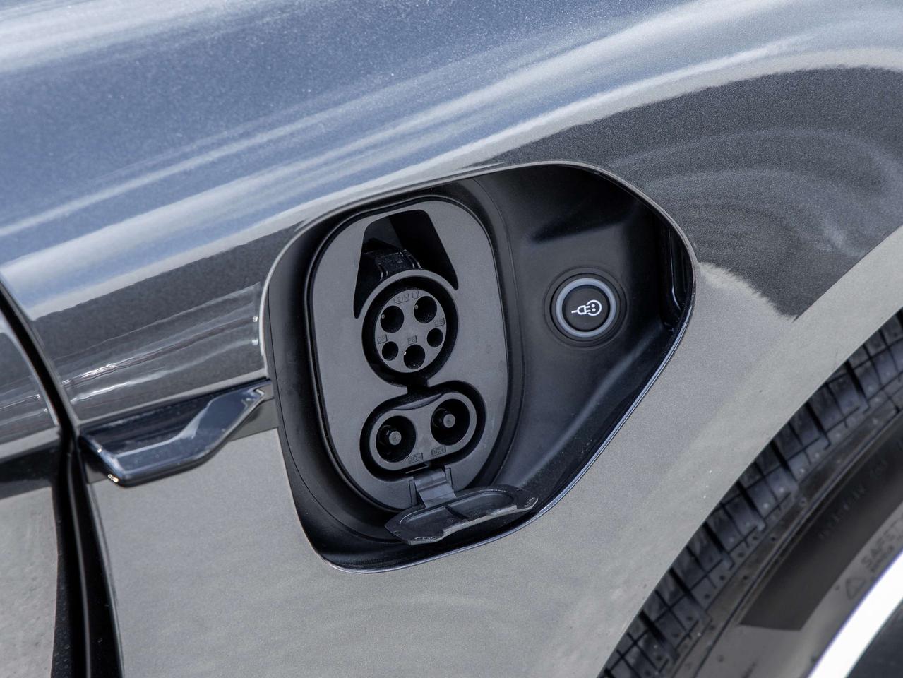 2025 Porsche Taycan 4S AWD Photo