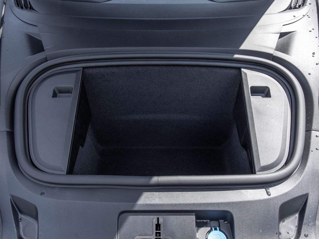 2025 Porsche Taycan 4S AWD Photo