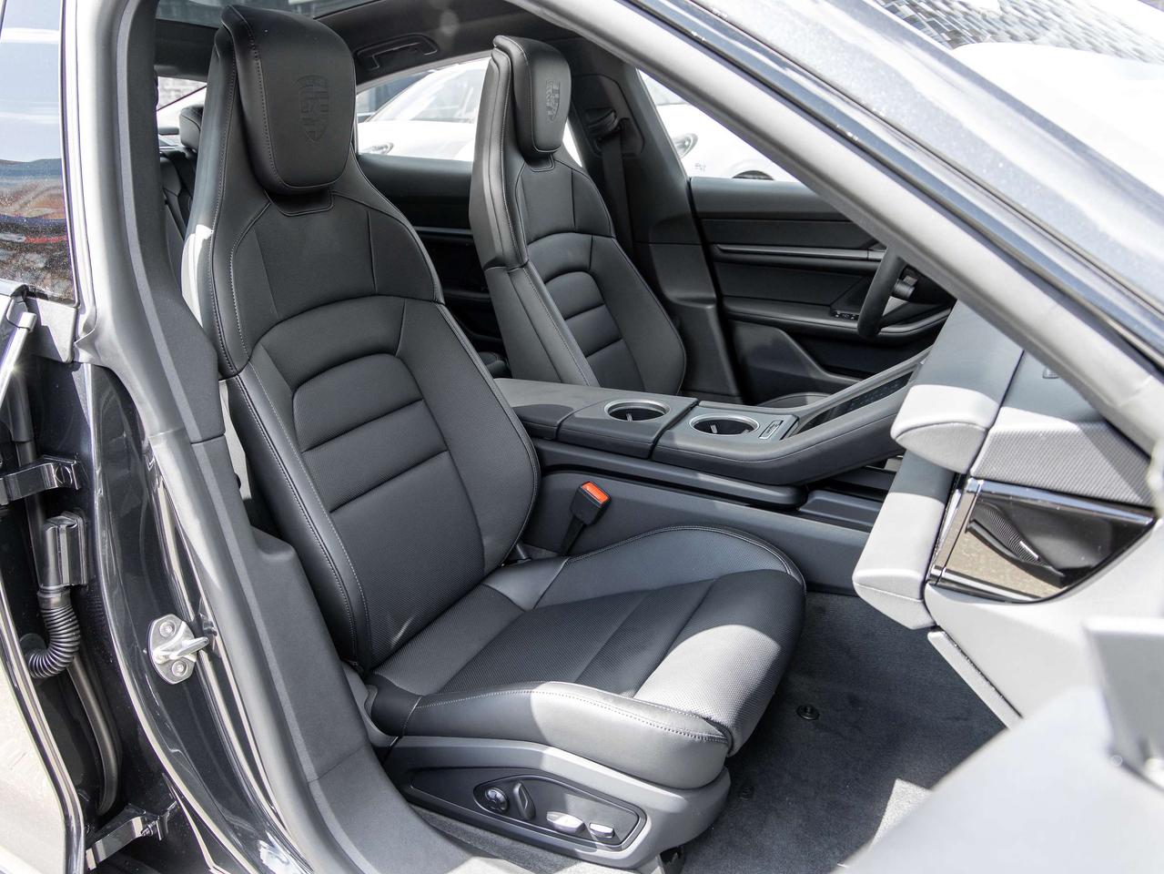 2025 Porsche Taycan 4S AWD Photo