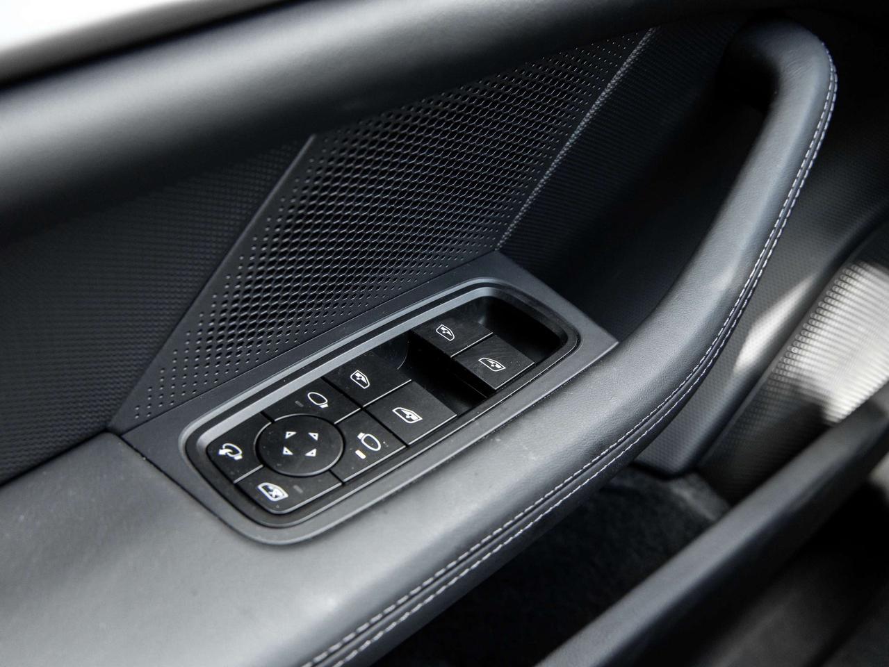2025 Porsche Taycan 4S AWD Photo