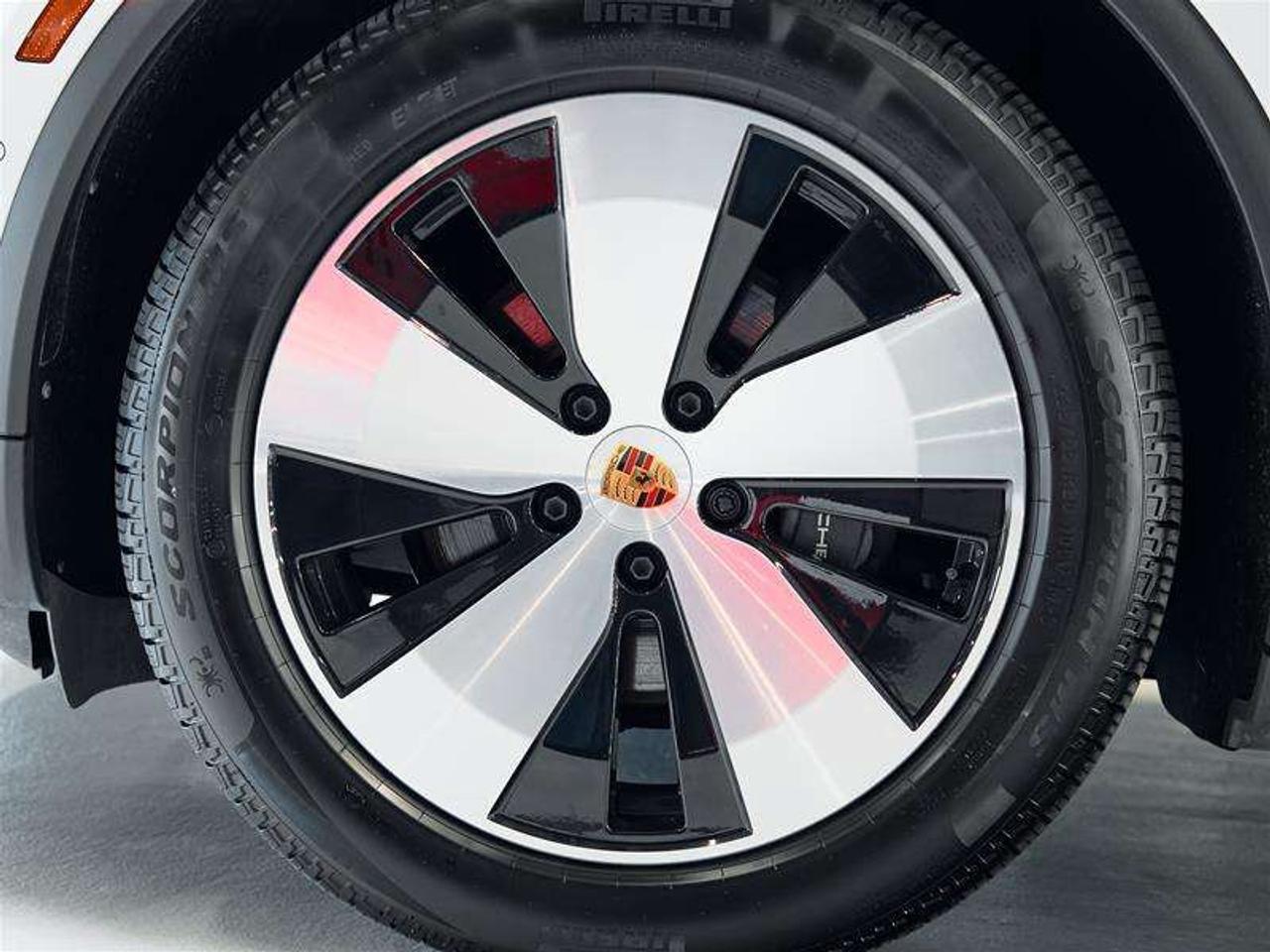 2025 Porsche Macan Electric RWD Photo