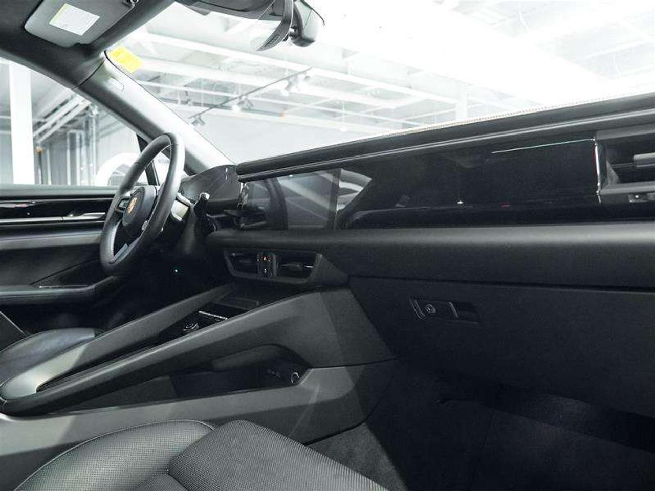 2025 Porsche Macan Electric RWD Photo
