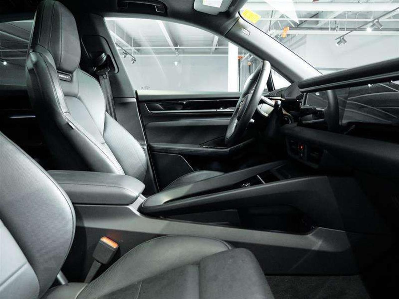 2025 Porsche Macan Electric RWD Photo