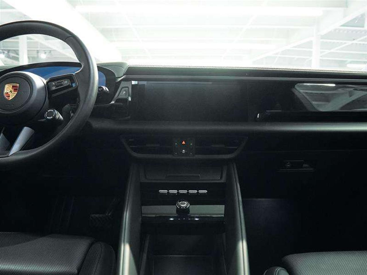 2025 Porsche Macan Electric RWD Photo