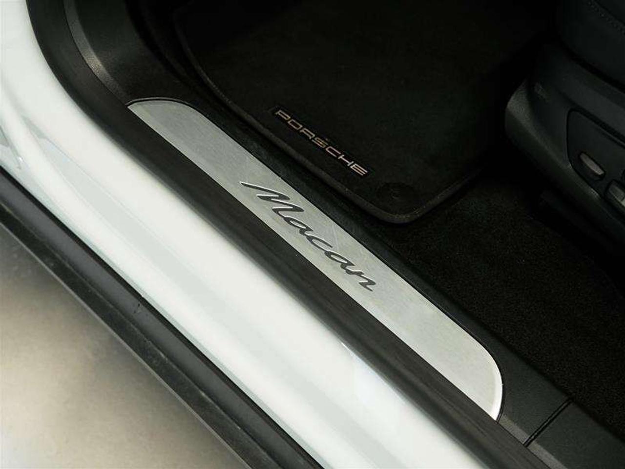 2025 Porsche Macan Electric RWD Photo