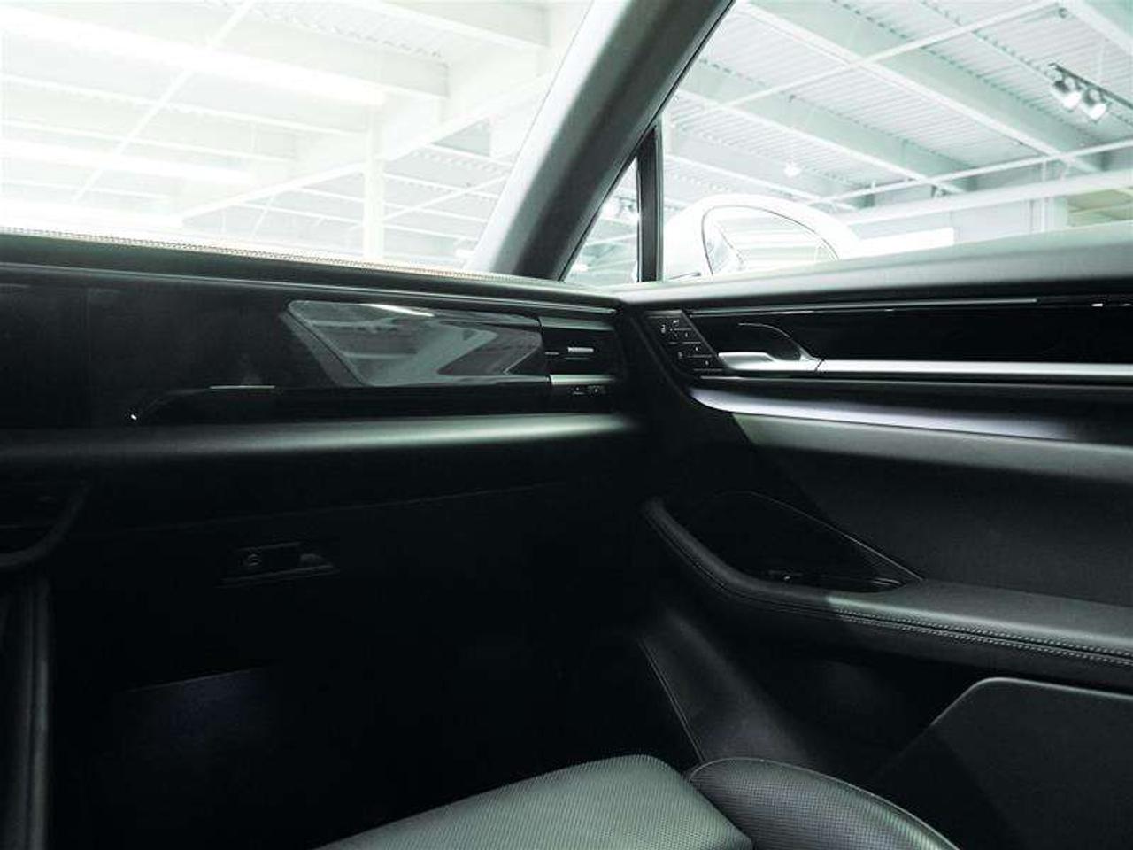 2025 Porsche Macan Electric RWD Photo