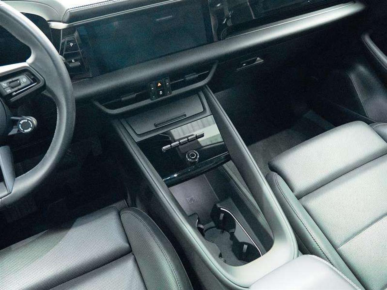 2025 Porsche Macan Electric RWD Photo