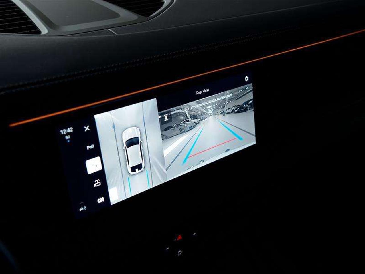 2025 Porsche Macan Electric RWD Photo