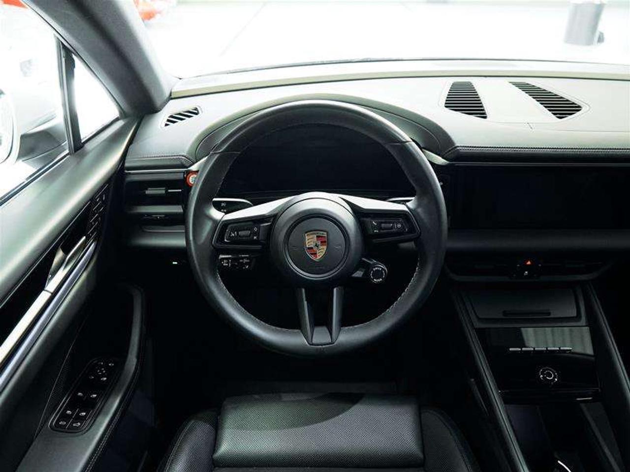 2025 Porsche Macan Electric RWD Photo