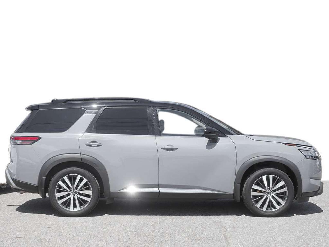 2022 Nissan Pathfinder Platinum AWD Panoroof Leather Seats Tow Tire Set Heads Up Display Photo