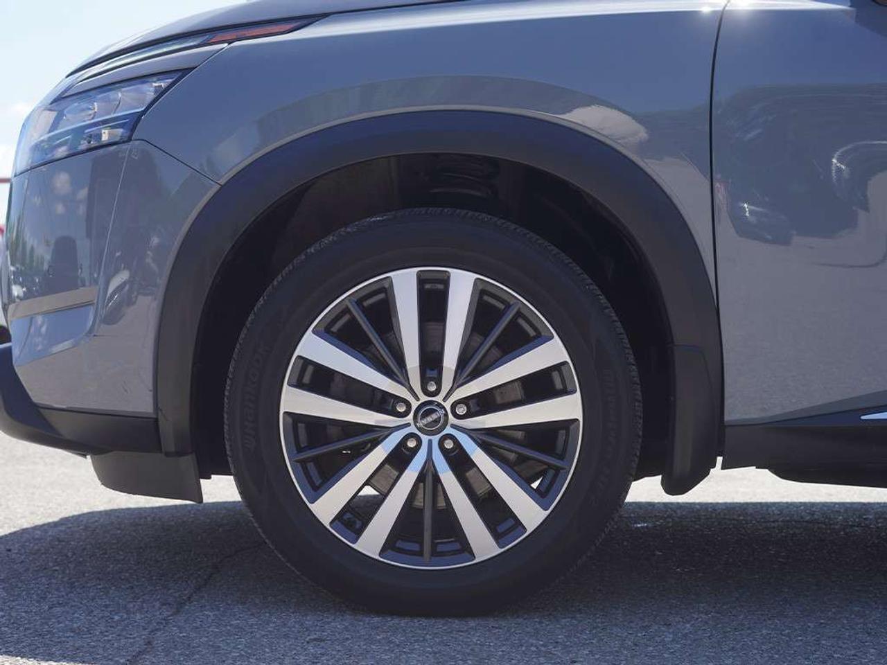2022 Nissan Pathfinder Platinum AWD Panoroof Leather Seats Tow Tire Set Heads Up Display Photo